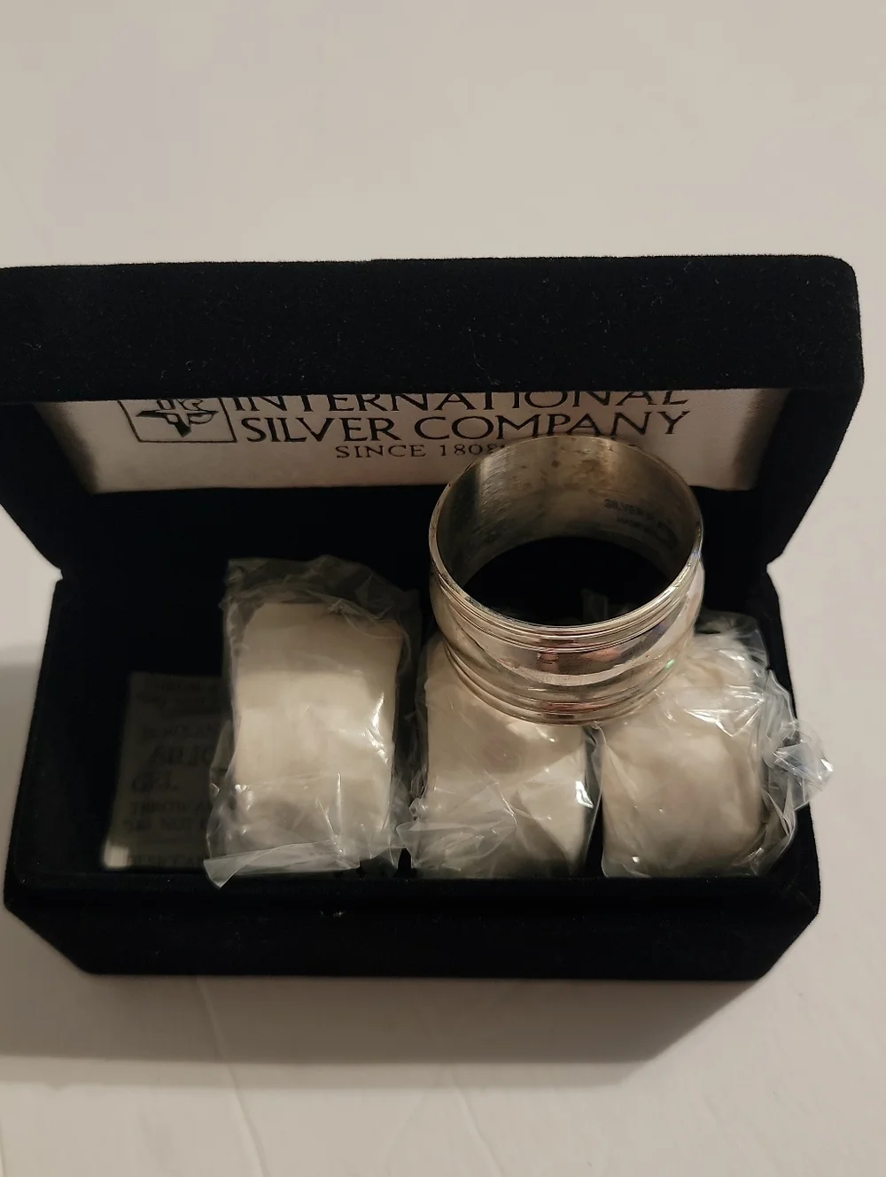 International Silver Company Silverplate Napkin Rings Set of 4 New